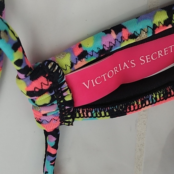 Victoria Secret swim top 34A NWOT - Picture 2 of 4